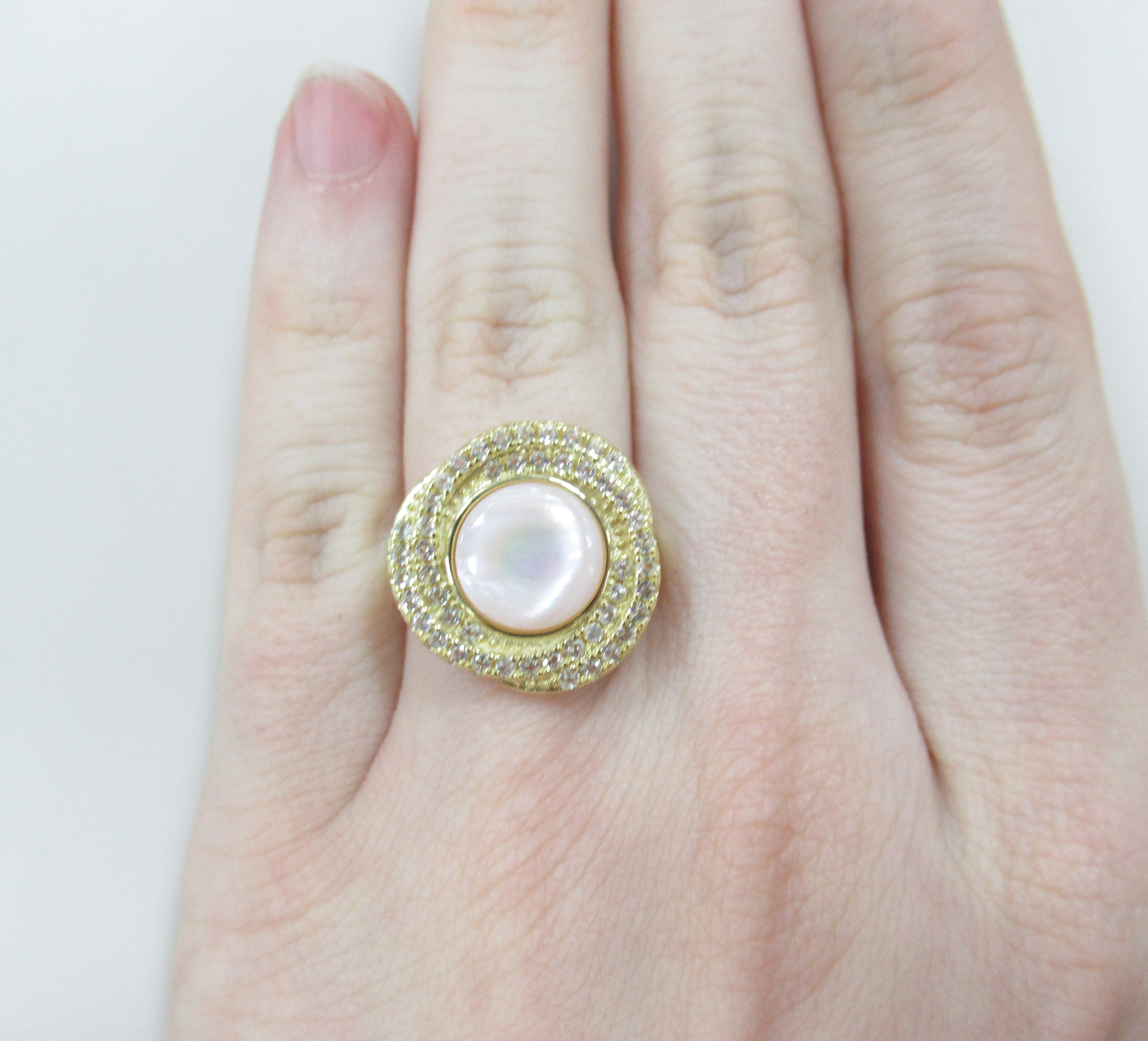 Серебряное кольцо с перламутром